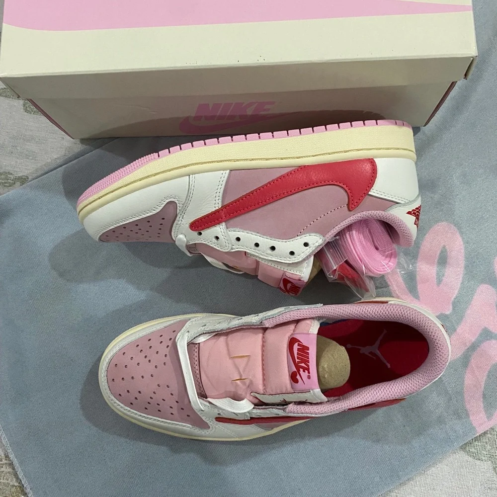 Nike Women Pink and Red Low-Top Sneakers with Cream Midsole